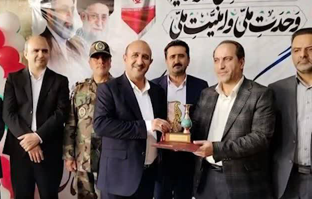 آیین تجلیل از کارگران نمونه در شهرک صنعتی رازی شهرضا