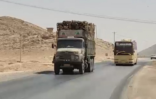 مسدود شدن محور بهارستان شهرضا در پی حمله دشمن