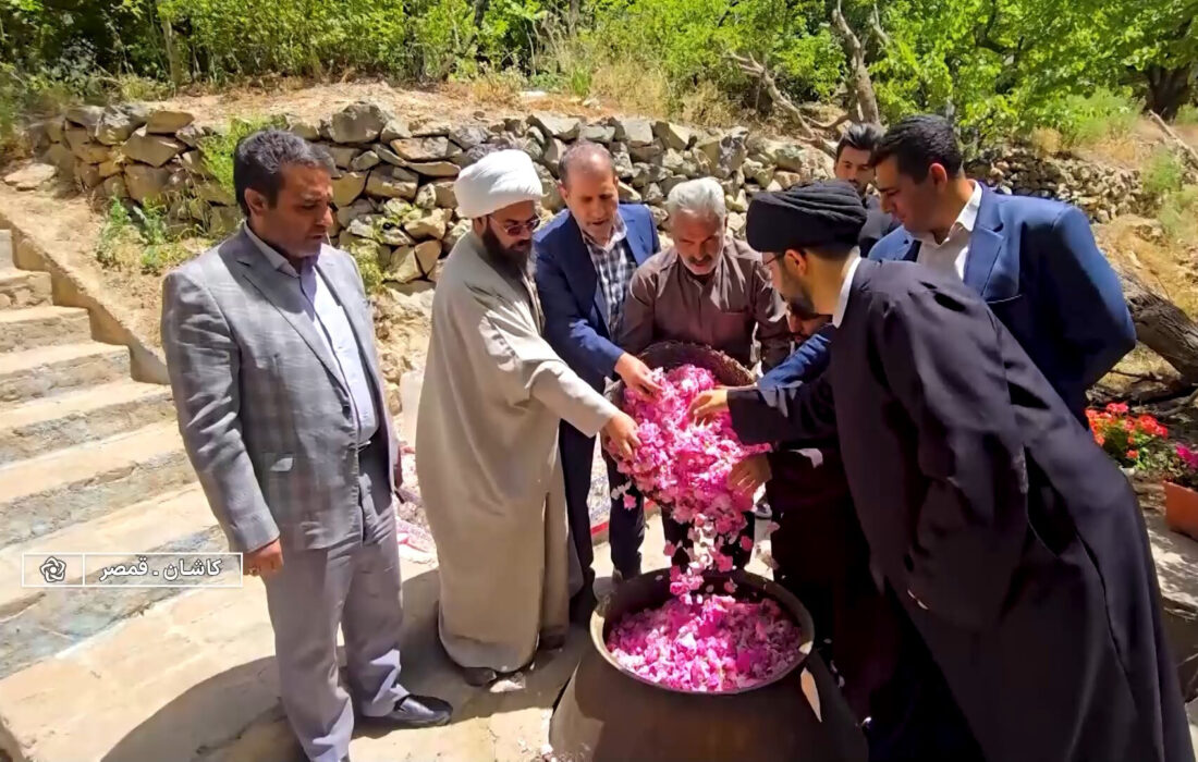 تهیه گلاب ناب کاشان برای شستشوی خانه خدا