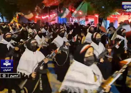 نمایش عظیم اقتدار ملی ۲ با رژه جان فدایان در سمیرم