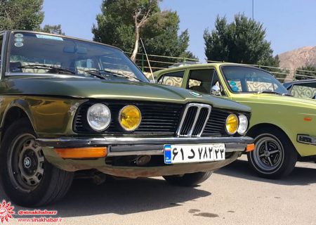 نمایشگاه خودروهای قدیمی و کلاسیک در شهرضا برگزار شد
