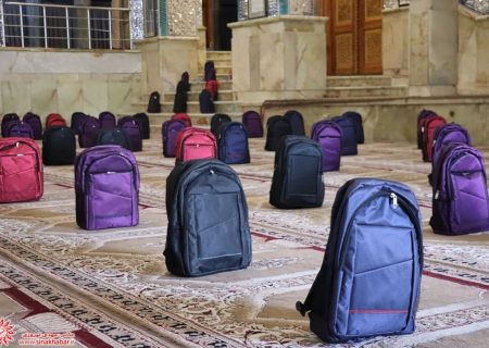 ۲۵۰ بسته مهر تحصیلی به دانش آموزان نیازمند شهرضا اهدا شد