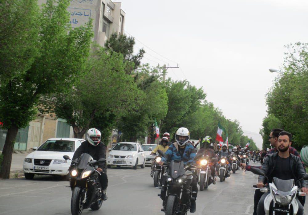 حضور سنگین سواران هیأت موتورسواری شهرضا در گلستان شهدای امامزاده شاهرضا(ع) به مناسبت روز قدس