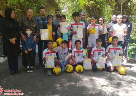 ️تیم نوآوران، قهرمان مسابقات مینی فوتبال دانش‏ آموزی شهرضا شد