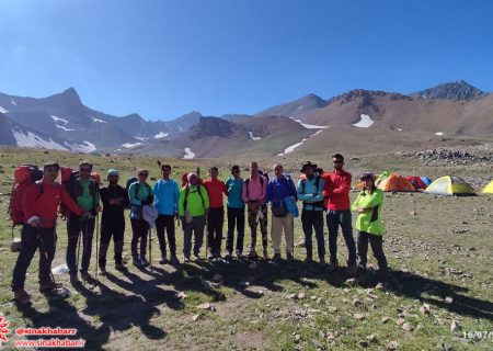 کوهنوردان شهرضایی به دومین کوه بلند ایران صعود کردند