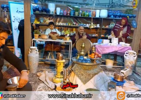 بازدید شهردار شهرضا از غرفه های بازارچه صنایع دستی در نمایشگاه سوغات