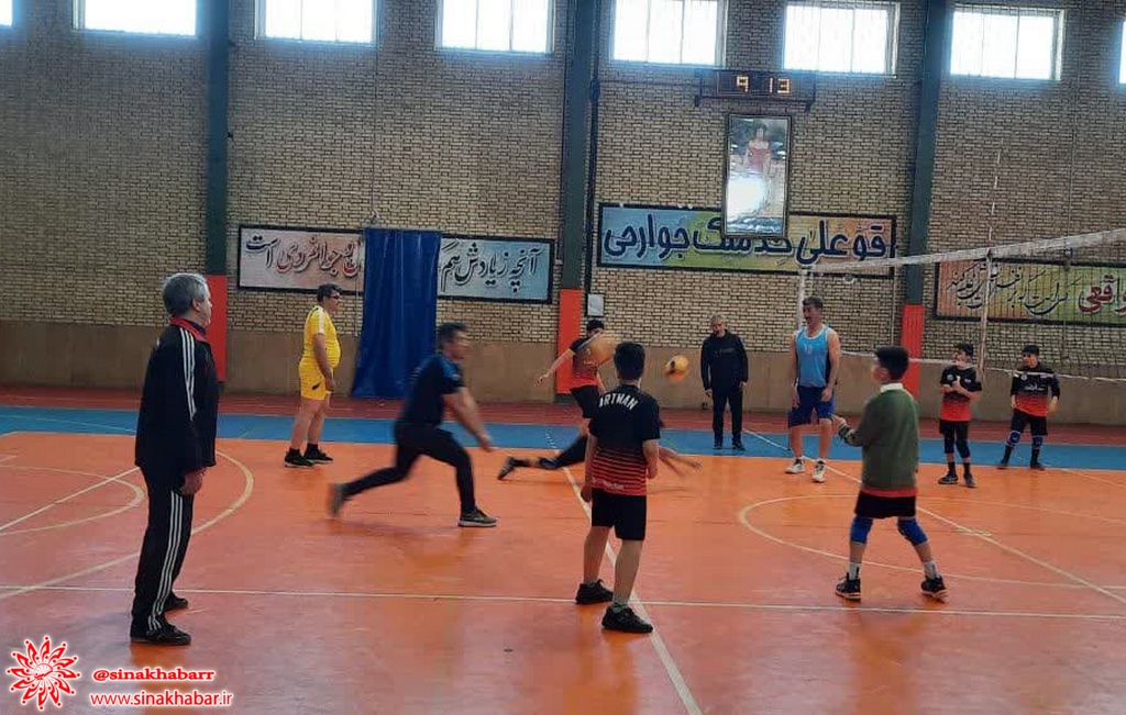 برگزاری مسابقات پدر و پسری به مناسبت ولادت امام علی(ع) و روز پدر در سالن شهید طحانی به همت کانون والیبال آرتمن