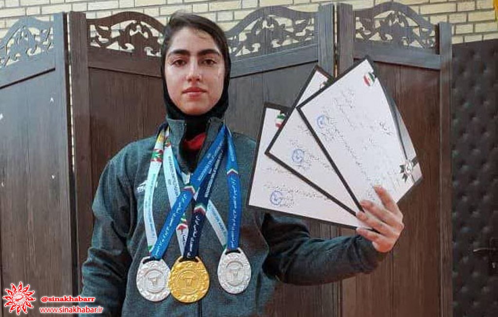 دختر وزنه برداری شهرضا با سه مدال در رقابت های کشور  خوش درخشید