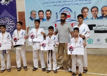 ۹ مدال حاصل تلاش تیم شهرضا در رقابت های کاراته کیوکوشین استان