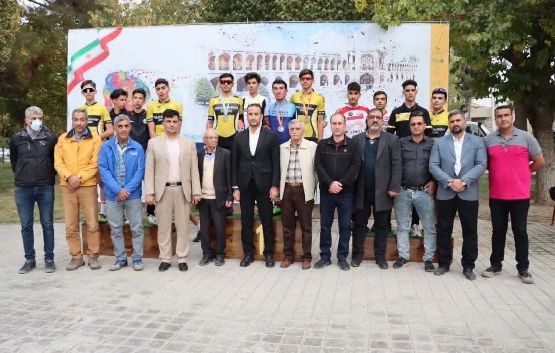 «بنیامین حقیقی» مقام دوم دوچرخه سواری جوانان ایران را بدست آورد