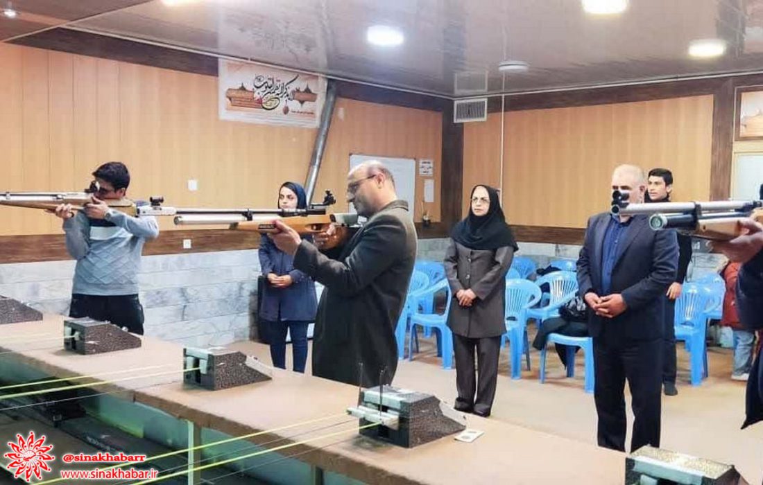 مسابقات تیراندازی در رشته تفنگ بادی به مناسبت هفته بسیج در شهرضا برگزار شد