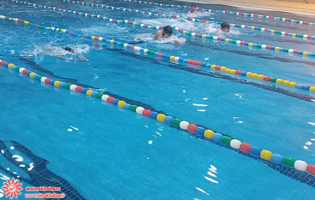 مسابقات شنا دانش آموزی در شهرضا برگزار شد
