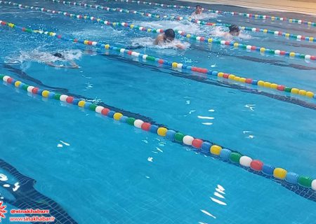 مسابقات شنا دانش آموزی در شهرضا برگزار شد