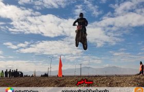 مسابقات چند جانبه موتور کراس کشوری جام سردارسلیمانی در روستای زیارتگاه شهرضا