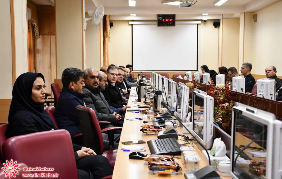 نشست توجیهی و آموزشی انجمن های کارگران و استادکاران ساختمانی استان برگزار شد