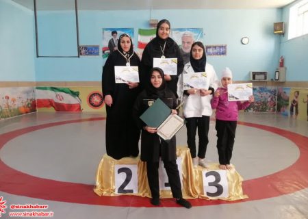 دختران آلیش کار شهرضا کاپ نائب قهرمانی مسابقات کشتی سه جانبه استان را تصاحب کردند