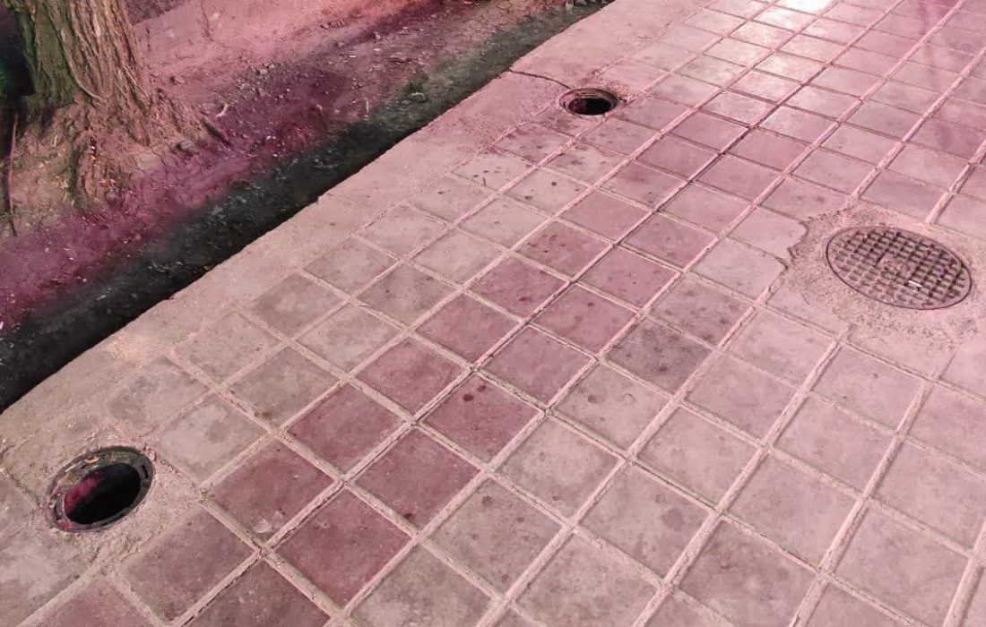 مشکل سوراخ های پیاده روی خیابان حکیم نصرالله