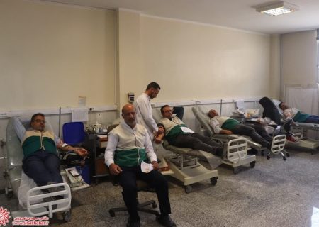 پویش نذرخون خادمیاران دفتر خدمت رضوی شهرضا همزمان با دهه کرامت