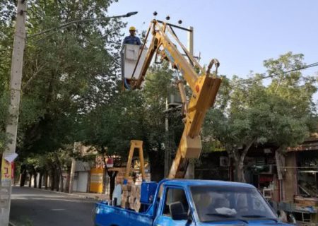کاهش چشمگیر مصرف برق در شهرضا با اجرای طرح تعویض لامپ‌های معابر