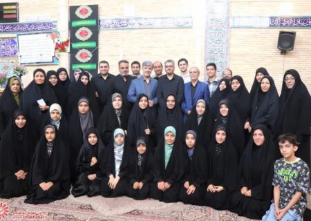 نشست صمیمی فعالان قرآنی شهرضا با حضور دکتر جواد فروغی، قاری و مبلغ بین المللی قرآن کریم