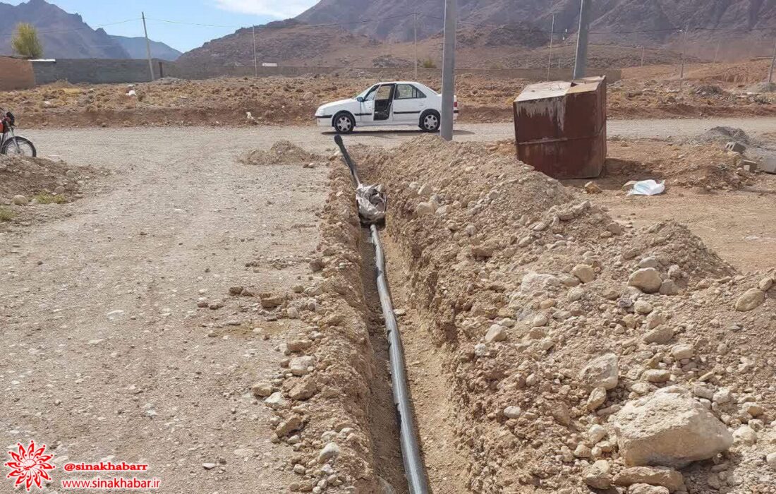 اجرای شبکه آبرسانی در اراضی بنیاد مسکن روستاهای بخش مرکزی شهرضا