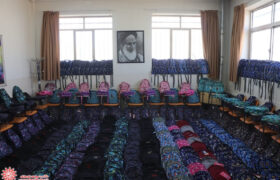 توزیع ۱۳۰۰پک لوازم التحریر بین دانش آموزان نیازمند تحت پوشش کمیته امداد امام خمینی (ره) شهرضا به مناسبت آغاز سال تحصیلی و هفته دفاع مقدس