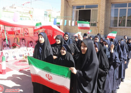 مراسم آغاز سال تحصیلی جدید در دبیرستان دخترانه علوم و معارف اسلامی صدرا