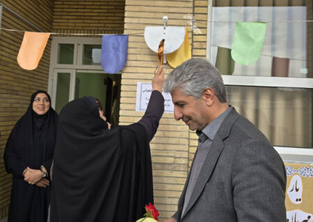 نواختن زنگ کتاب و کتابخوانی در دبیرستان دخترانه کوپایی شهرضا