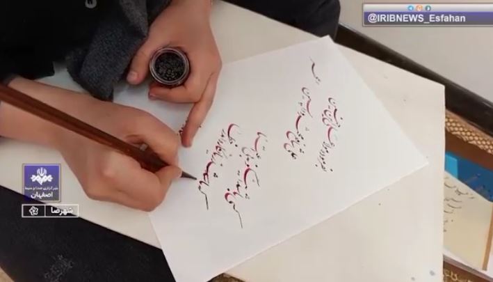 کتابت نهج البلاغه در بخش خوشنویسی جشنواره استانی نهج البلاغه در آینه هنر در شهرضا