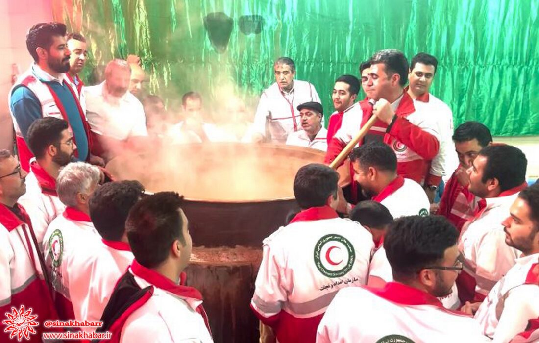آیین پخت سمنوی سنتی در پایگاه هلال احمر بین شهری امین آباد شهرضا برگزار شد