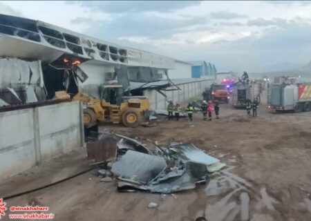 آتش سوزی کارخانه کویر موتور در شهرک صنعتی رازی شهرضا