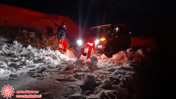 نجات جان هفت فرد گرفتار در برف و کولاک سمیرم