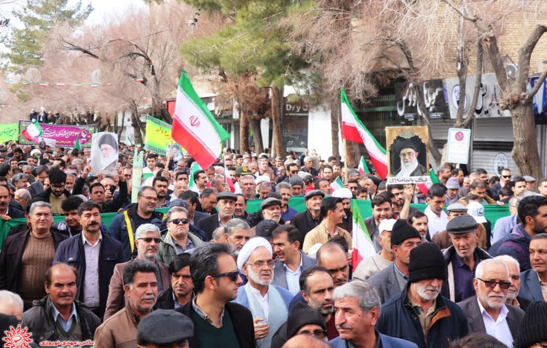 حضور اقشار مختلف مردم شهرضا در جشن پیروزی انقلاب اسلامی و راهپیمایی ۲۲ بهمن