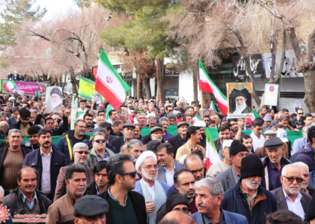 حضور اقشار مختلف مردم شهرضا در جشن پیروزی انقلاب اسلامی و راهپیمایی ۲۲ بهمن