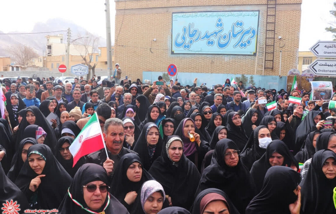 حضور اقشار مختلف مردم شهرضا در راهپیمایی ۲۲ بهمن