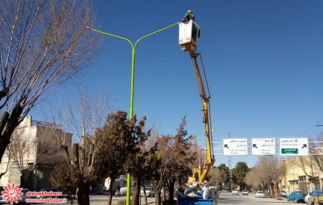 بلوار آیتالله غفاری و خیابان آزادگان شهرضا نورانی شدند