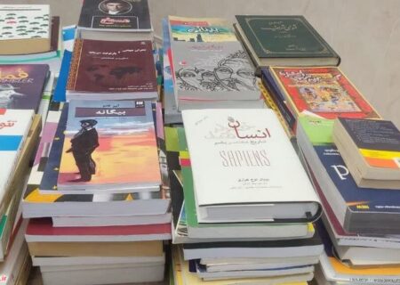 اهدای نسخه کتاب به کتابخانه علامه دهخدا در شهرضا