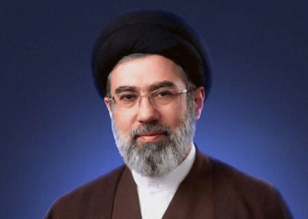  آیت الله سیدمجتبی خامنه‌ای با رأی مجلس خبرگان سومین رهبر انقلاب اسلامی ایران شد