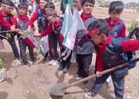 آیین کاشت ۱۶۸ نهال به یاد شهدای میناب در پارک میناب ۱۶۸ در محله سروستان شهرضا