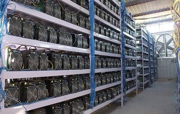 جریمه هفت و نیم میلیاردی قاچاقچی دستگاه رمز ارز دیجیتال در مبارکه