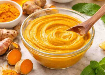 ۳ ماسک خانگی با زردچوبه برای مراقبت از پوست