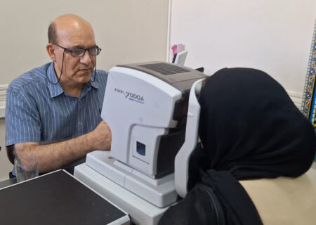 طرح خدمات جهادی غربالگری مشکلات چشمی مددجویان کمیته امداد در شهرضا اجرا شد