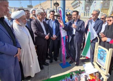 نواختن زنگ ایثار و مقاومت به مناسبت آغاز سال تحصیلی جدید در امامزاده شاهرضا(ع) شهرضا